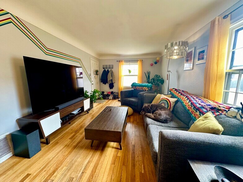 Living Room - 3131 Milwaukee St