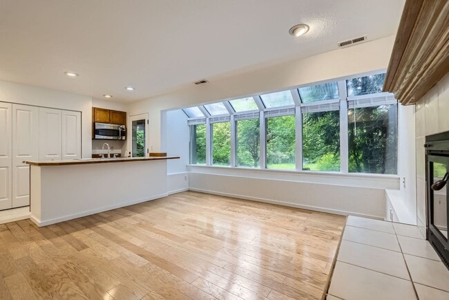 Building Photo - Available NOW! Waterfront >> Newly Remodel...