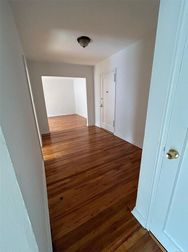 Building Photo - 13 Welwyn Rd