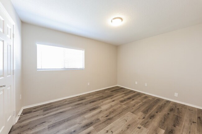 Building Photo - 8211 W Mission Ln