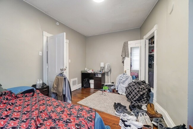 Building Photo - Large Clifton House For 2026-2027!