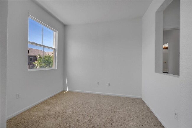 Building Photo - Upgraded 2BD/2BA Condo Near Empire Ranch G...