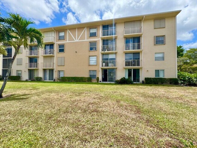 Building Photo - 7145 Huntington Ln