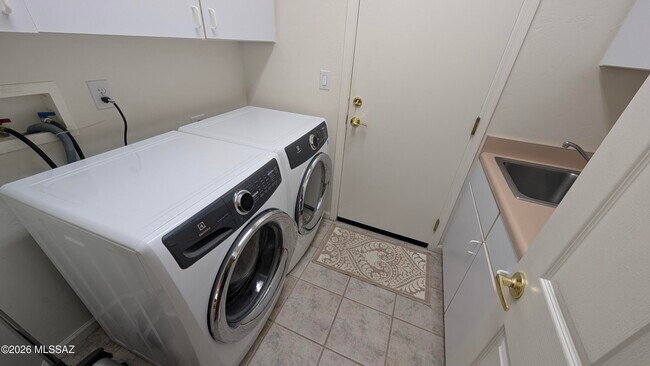 Building Photo - 62218 E Sand Crest Dr