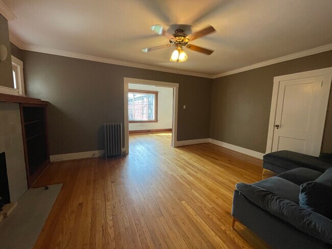 Building Photo - Mattern