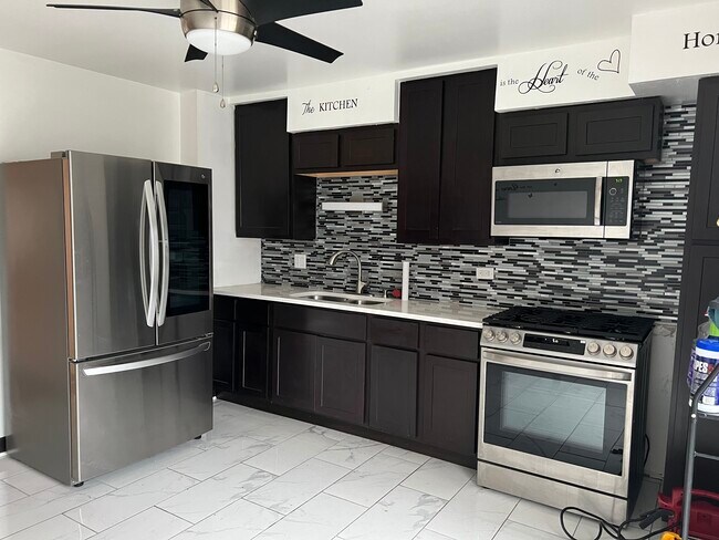 Building Photo - 9620 S Halsted St