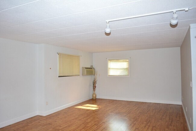 Building Photo - 152 Turner Rd
