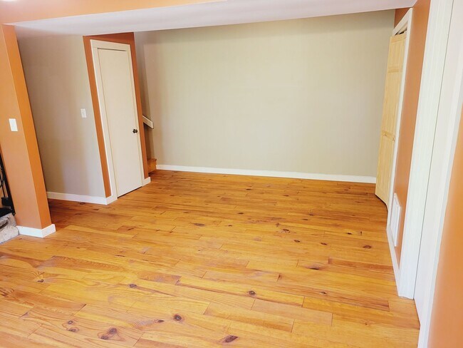 Building Photo - 984 Shades Crest Rd