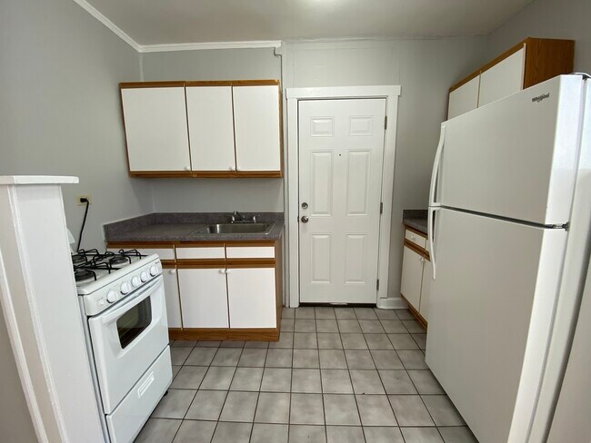 Building Photo - 5056 N Wolcott Ave