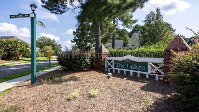 Building Photo - 1010 Winterberry Cir