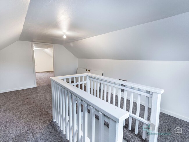 Building Photo - Beautifully Renovated 3-Bedroom Home with ...