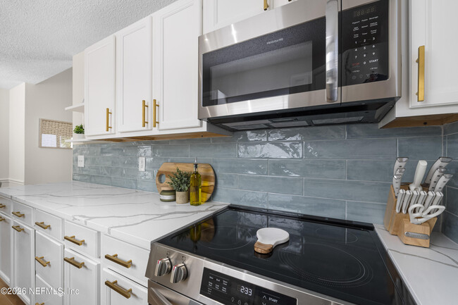 Building Photo - 1105 Mimosa Cove Ct W