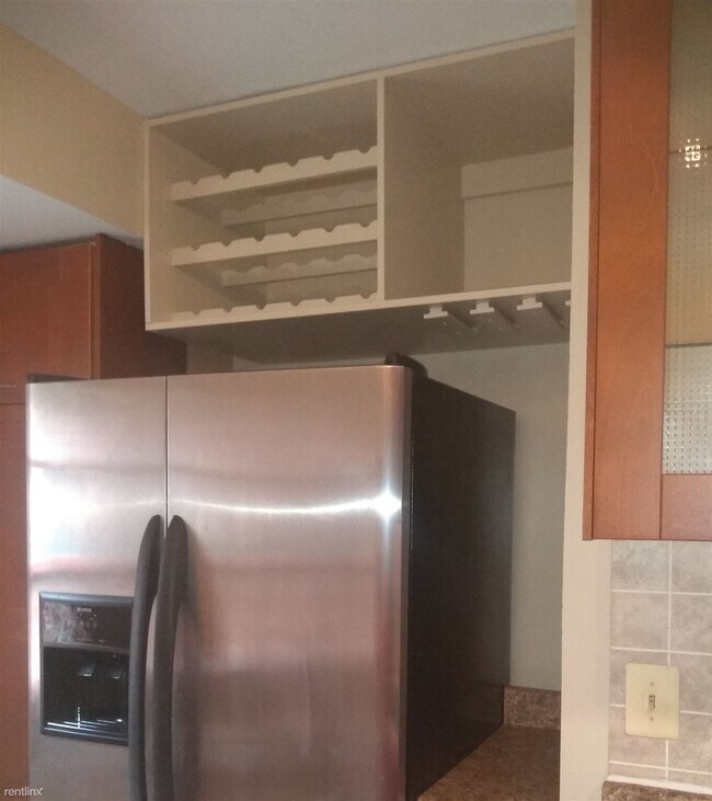 Building Photo - 2 br, 1 bath Condo - 5913 Mayflower Court T3