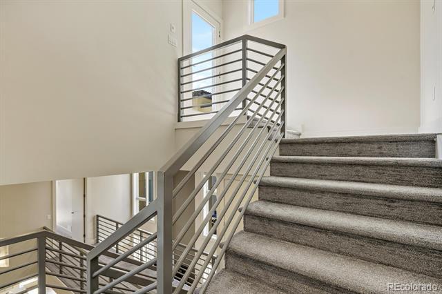 Building Photo - 2414 Glenarm Pl