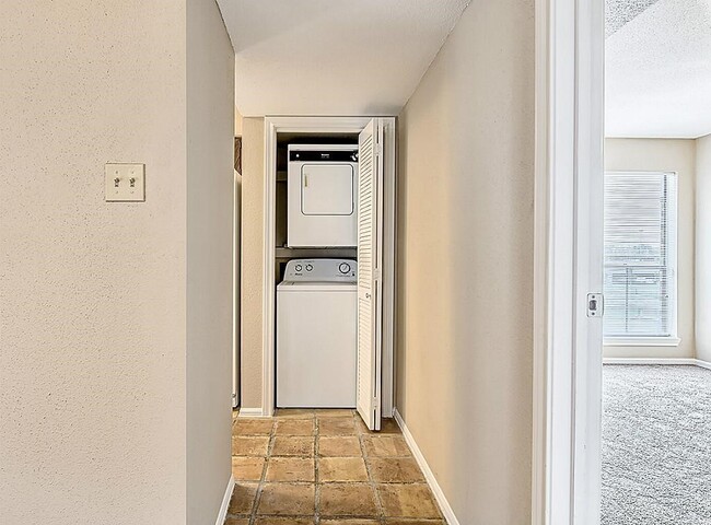 Building Photo - 3130 Walnut Bend Ln