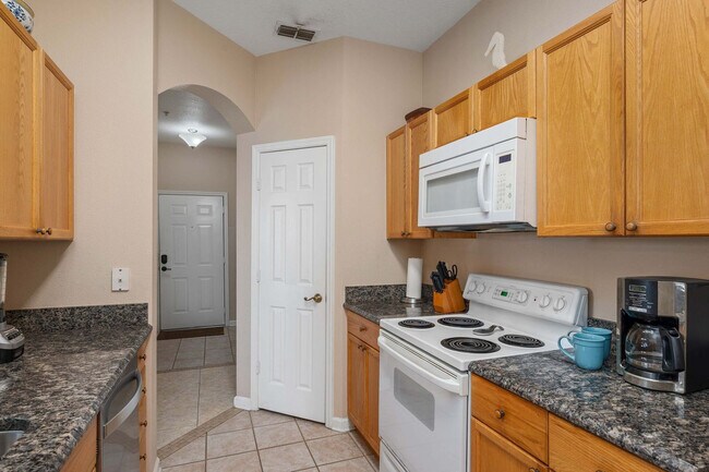 Building Photo - 8105 Coconut Pl