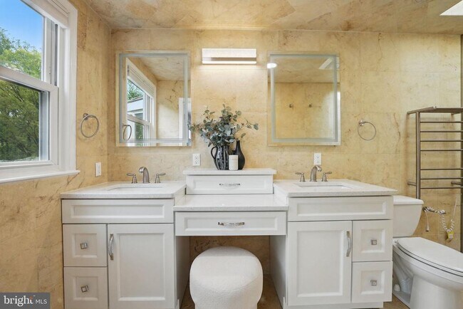Building Photo - 8121 Briar Creek Dr