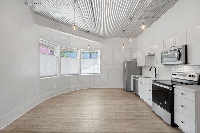 Building Photo - Avail July 15th! Stylish 1-Bedroom Apartment in Mt. Washington –2 Off Street Parking Spaces, AC, ...