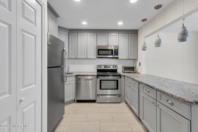 Building Photo - 129 Amberly Dr