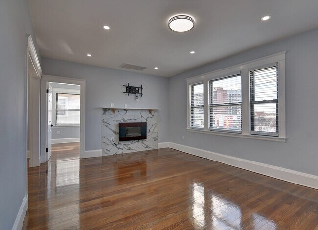 Building Photo - 9 Elm Ave