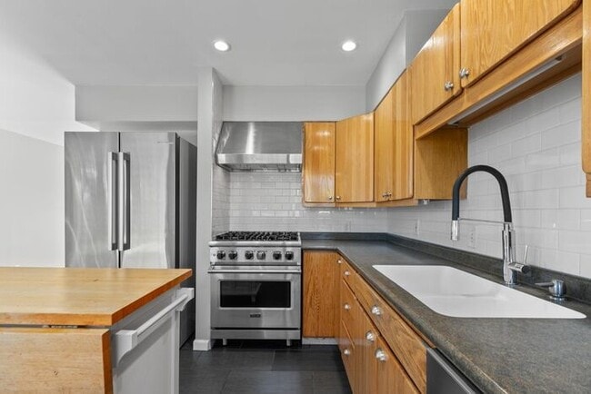 Building Photo - Freshly Updated West Seattle Rambler w/ Ai...