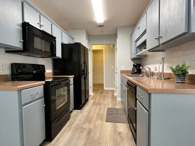 Building Photo - 182 Aquinnah Dr