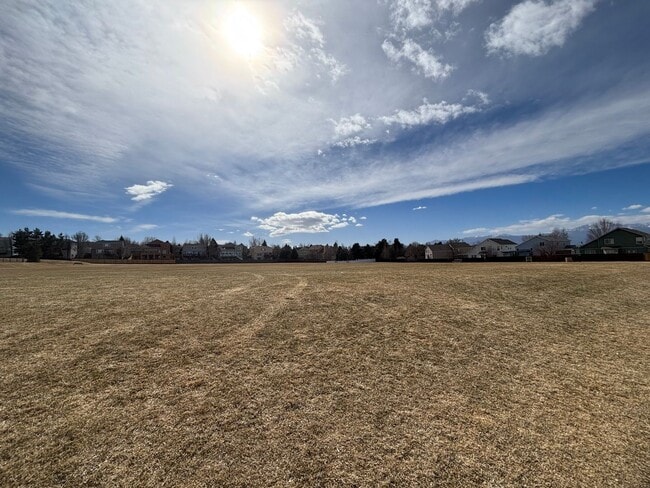 Building Photo - Cozy 3-bed, 2.5-bath home in desirable Stetson Ridge.
