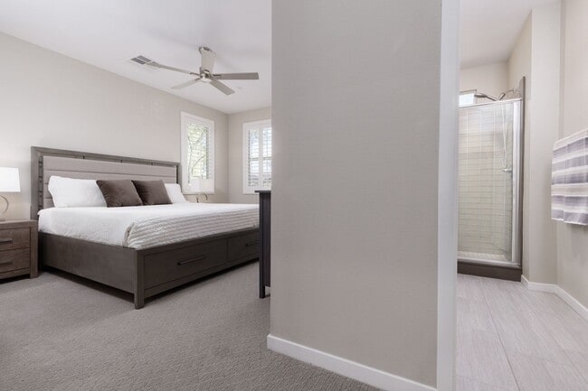 Building Photo - Luxury Summerlin townhome in resort style gated community