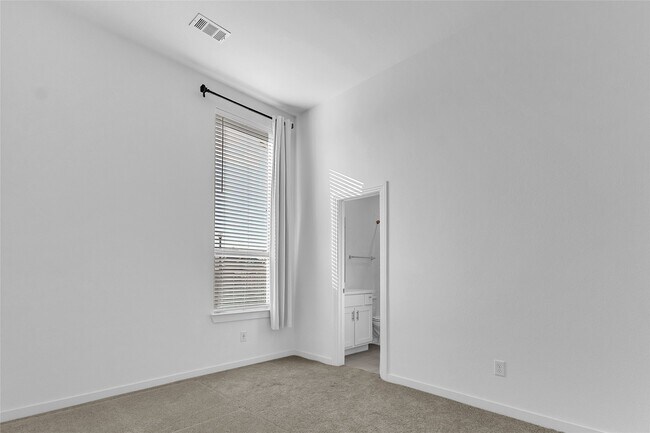 Building Photo - 1805 Everglades Dr