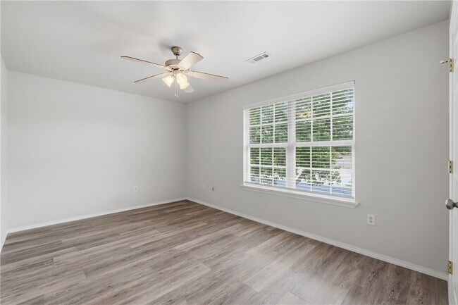 Building Photo - 3402 SW Windrift Ave