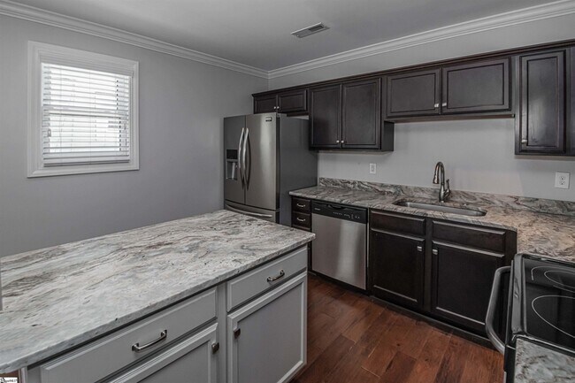 Building Photo - 16 Anchorage Dr