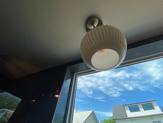 Building Photo - 1903 E 8th St