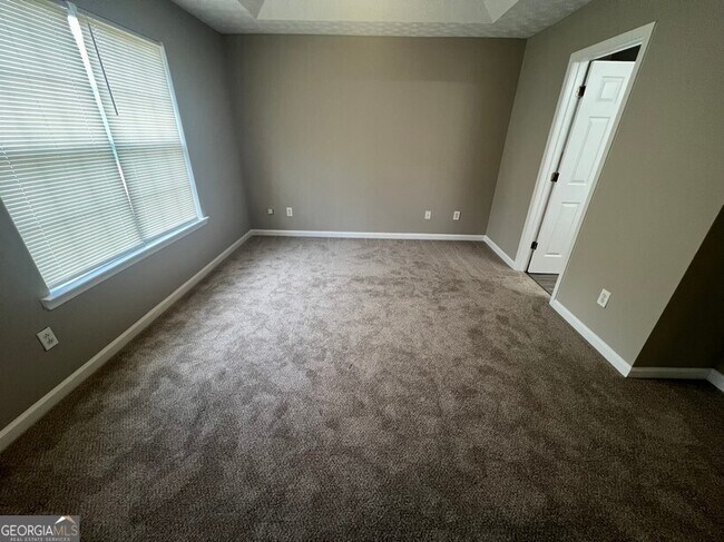 Building Photo - 70 Princeton Way