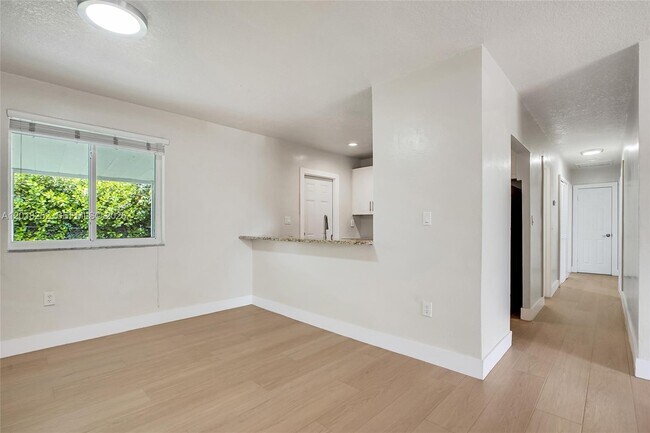 Building Photo - 532 SW 79th Ave