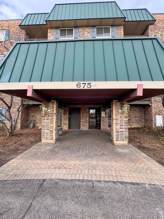 Building Photo - 675 Grove Terrace