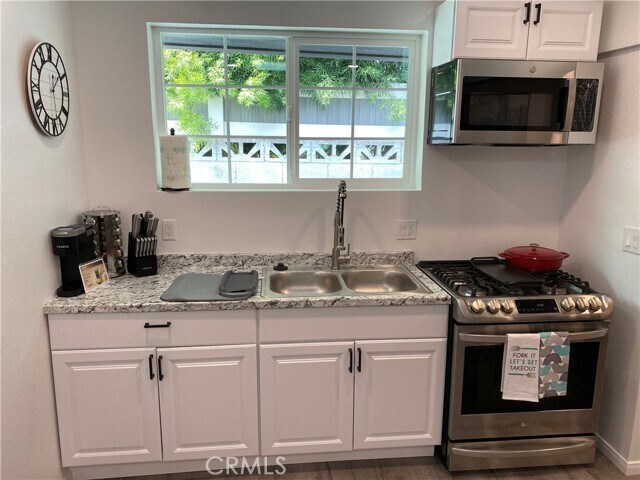 Building Photo - 723 N Quince Ave