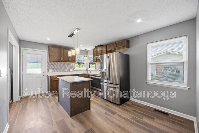 Building Photo - 1214 Helena Dr