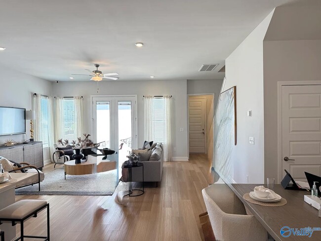 Building Photo - 108 Pralina Wy