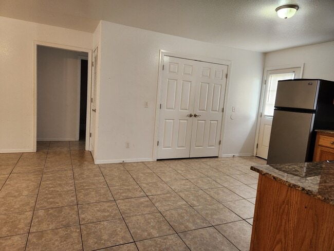 Building Photo - 63080 E 285 Ct