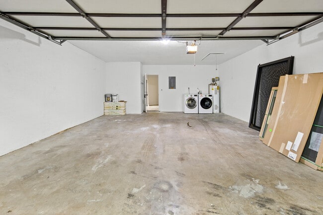 Building Photo - 19 Vía Lago