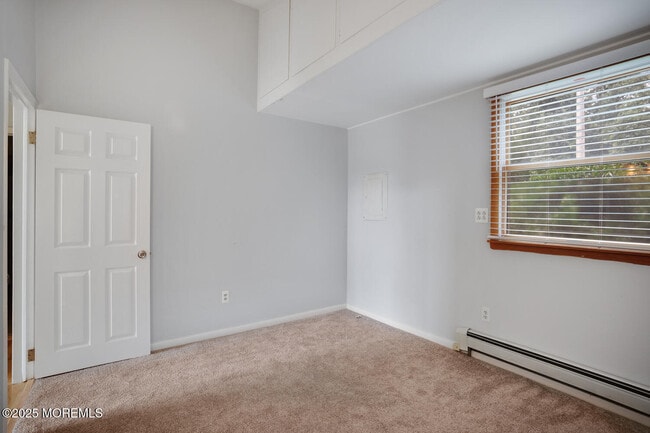 Building Photo - 9 Admiral Dr
