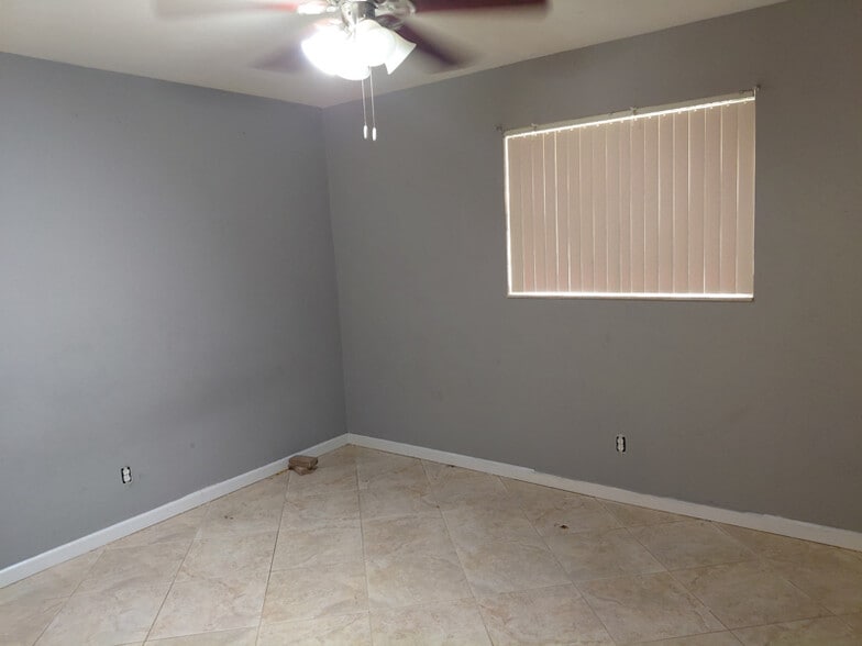 Building Photo - 2205 N 23rd Ave