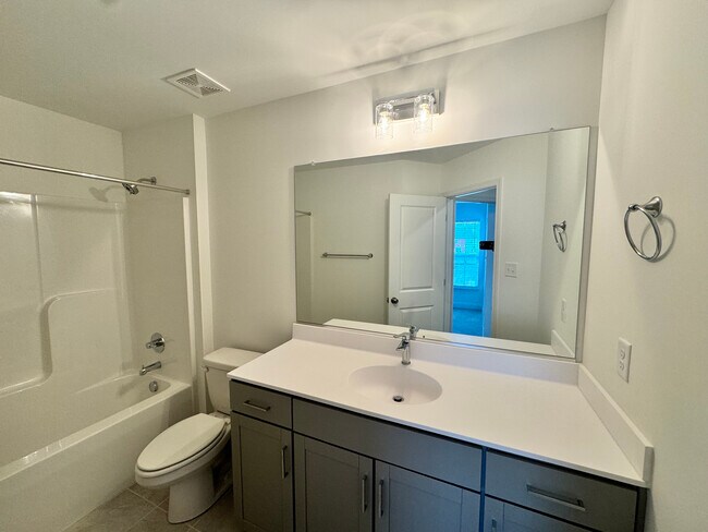 Building Photo - 13800 Village View Dr