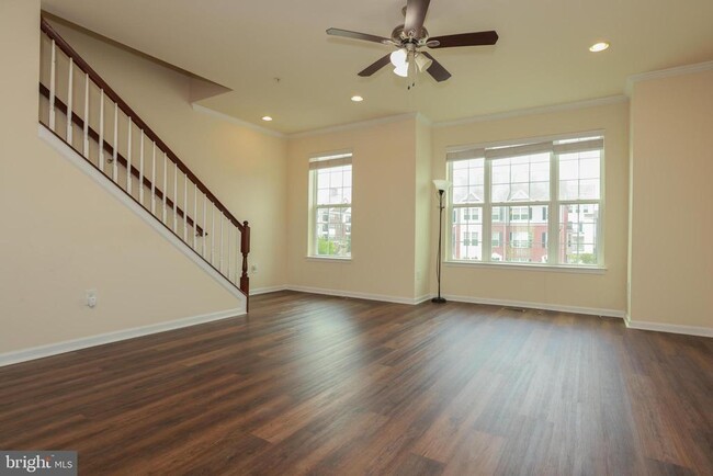 Building Photo - 7954 Blue Stream Dr