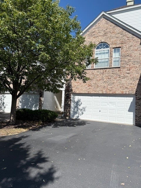 Building Photo - 2827 Stonewater Dr