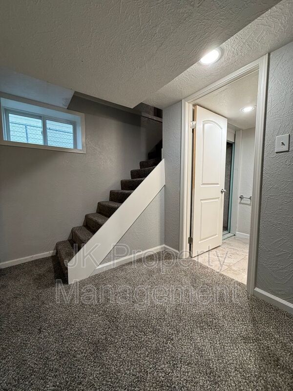 Building Photo - 2312 5th Ave N