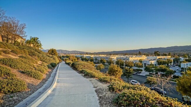 Building Photo - Spacious Alta Vista Valencia Home with Loft, Private Yard, and Community Amenities