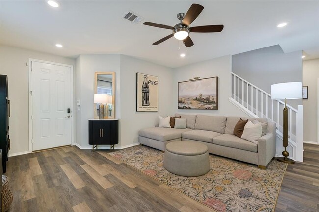 Building Photo - 9012 Golden Leaf Dr
