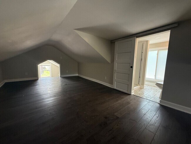 Building Photo - Adorable Home Available