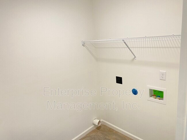 Building Photo - 2963 Lake Park Rd